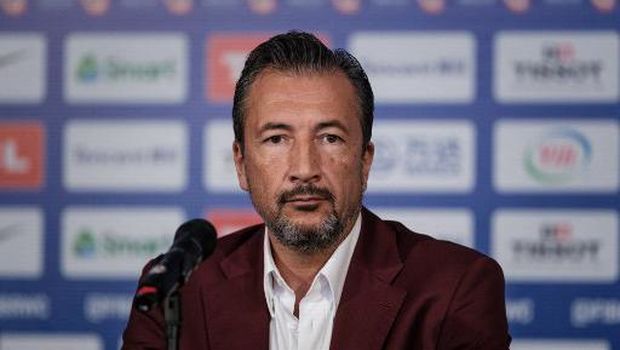 Latvia's head coach Lucas Banchi of Italy attends a press conference ahead of the FIBA World Cup basketball tournament at Indonesia Arena in Jakarta on August 24, 2023. (Photo by Yasuyoshi CHIBA / AFP)