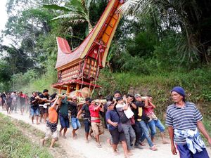 Video Mengenal Rambu Solo, Adat Toraja yang Diduga Dilecehkan Pandji Pragiwaksono