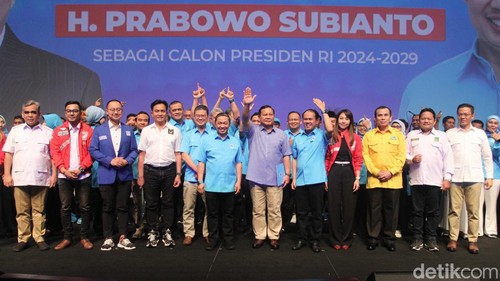 Partai Gelora resmi mendukung Ketum Partai Gerindra Prabowo Subianto sebagai bakal capres 2024. Ketum Partai Gelora Anis Matta menyerahkan surat dukungan kepada Prabowo.