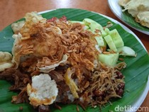 Nyam! Nasi Gemuk Jambi Pakai Topping Lauk Komplet Ada di Tempat Ini