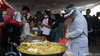 Produk yang dijual pun sangat bermacam-macam mulai dari pempek, otak-otak, dimsum, ikan asin khas Pangandaran, dan olahan lainnya. 