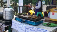 Bazar bulanan yang selalu diselenggarakan oleh DKP ini menarik minat pengunjung karena ikan dan olahannya yang menggugah selera serta harum kuliner ikan kakap.