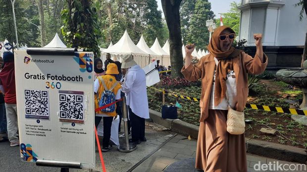 Penonton cosplay di West Java Festival 2023