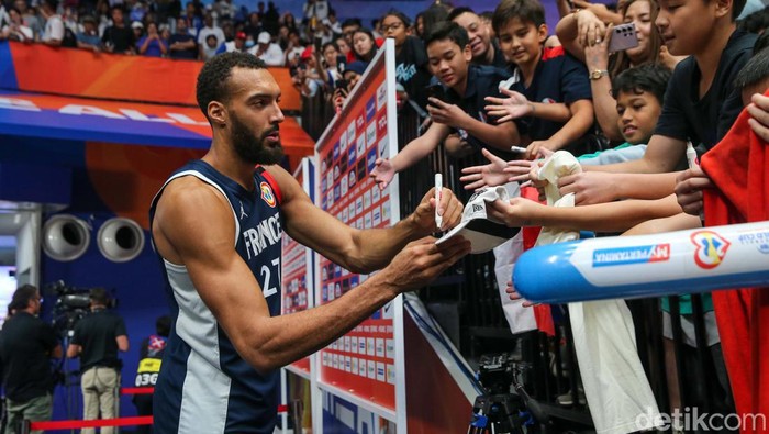 Prancis menutup perjalanan dengan FIBA World Cup dengan kemenangan atas Pantai Gading dengan skor 77-87. Ini foto-fotonya.