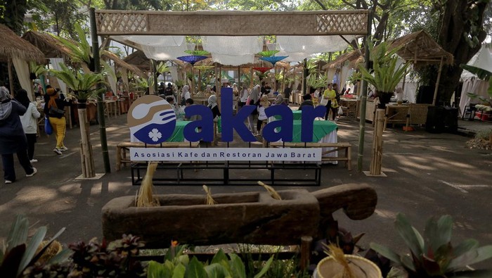 Ajang tahunan dalam rangka menyambut Hari Ulang Tahun (HUT) ke-78 Provinsi Jawa Barat, Dinas Pariwisata dan Kebudayaan Provinsi Jawa Barat menggelar West Java Festival 2023. Ratusan UMKM pun mejeng diacara tersebut.
