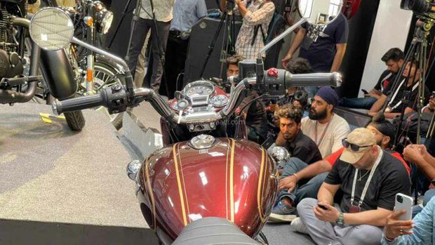 Royal Enfield Bullet 350 baru.