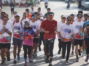Gelar Farewell, 500 Peserta Lari Bareng Ganjar-Atikoh di Semarang
