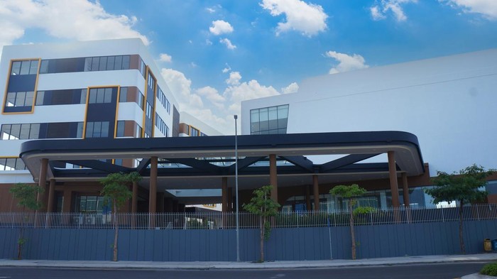 Sekolah Kristen Ipeka CPI Makassar Resmi Dibuka Grand OpeningΒ Sekolah Kristen Ipeka Center Point of Indonesia (CPI) resmi dibuka.Β Ipeka CPI jadi sekolah berstandar internasional yang berlokasi di CitraLand City Losari Makassar.