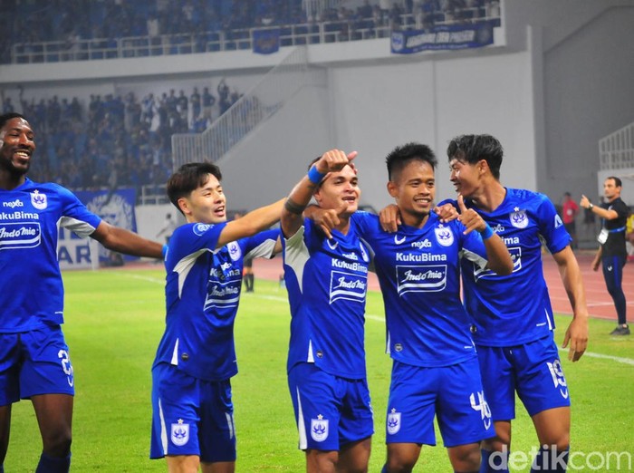 Selebrasi Gali Freitas usai mencetak gol kedua PSIS ke gawang Bali United di Stadion Jatidiri Semarang, Sabtu (2/9/2023).