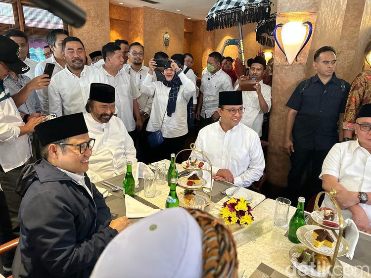 Perbincangan Penuh Senyum Sebelum Deklarasi Anies-Cak Imin