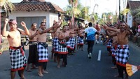 Nampak antusias warga Bali menyambut para pelari Maybank Marathon 2023.