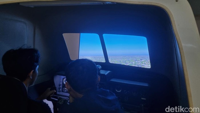 Simulator pesawat di Museum Transportasi TMII