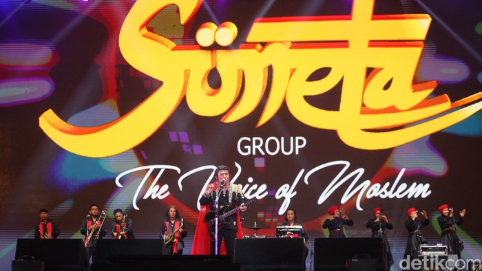 Penampilan H Rhoma Irama bersama Soneta X Dipha Barus di Synchronize Festival 2023.
