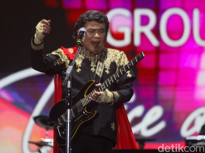 Penampilan H Rhoma Irama bersama Soneta X Dipha Barus di Synchronize Festival 2023.