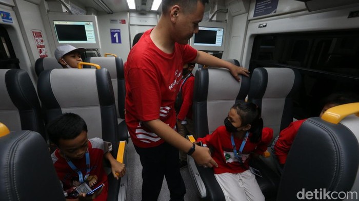 Sosialisasi Layanan Commuter Line Untuk Pengguna Anak-anak PT. KAI mengadakan kegiatan KAI Commuter Fun Journey 2023 di Station BNI City. Kegiatan ini bertema βCommuter Parenting dan Jurnalis Cilikβ.