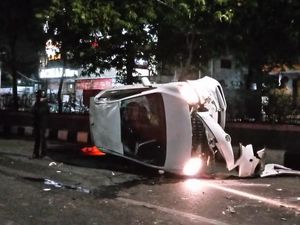 Mobil Vios Terguling di Jensud Semarang Korban Tabrak Lari, Polisi Selidiki