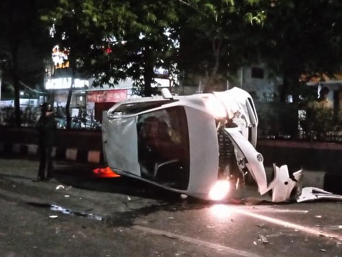 Kondisi mobil korban tabrak lari di Semarang.