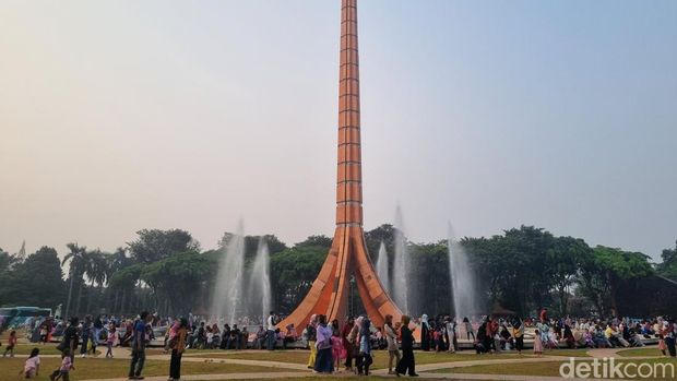 Suasana Taman Mini Indonesia Indah (TMII) pada Jumat (1/9/2023).