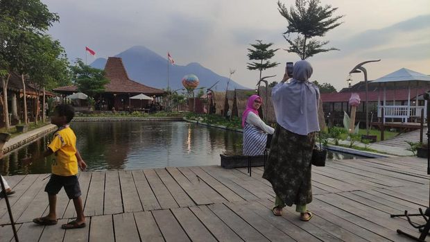 Tempat makan Mbah Jebres di Desa Tambah Rejo, Krembung, Sidoarjo.