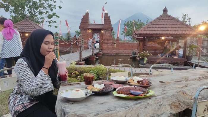 Tempat makan Mbah Jebres di Desa Tambah Rejo, Krembung, Sidoarjo.