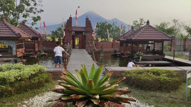 Tempat makan Mbah Jebres di Desa Tambah Rejo, Krembung, Sidoarjo.