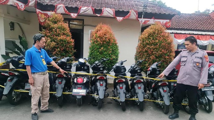 Tempat penyimpanan dan penampungan kendaraan bermotor diduga hasil curian di Rancabungur, Kabupaten Bogor, Jawa Barat