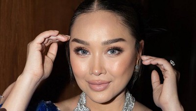 5 Potret Titi Dj Dandan Sendiri Wajahnya Manglingi, Netizen: Kayak Beda Orang