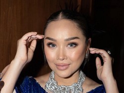 5 Potret Titi Dj Dandan Sendiri Wajahnya Manglingi, Netizen: Kayak Beda Orang