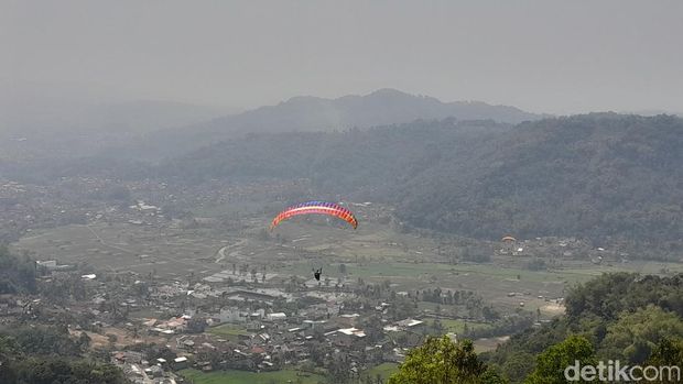 Toga Hill, surga paralayang di Sumedang