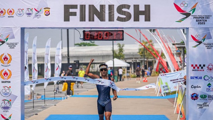 Kontingen FTI Triathlon Jawa Barat (Jabar) meraih prestasi gemilang pada Babak Kualifikasi PON XXI Aceh-Sumut 2024, Sabtu (2/9). Kontingen Triathlon Jawa Barat menjadi juara umum.