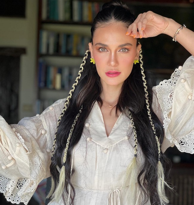 Pesta bertema Lunachella itu digelar di Bali akhir pekan lalu. Jadi ratu sehari di pesta ulang tahunnya, Luna Maya tampil dengan berbagai gaya penuh pesona. Foto: Instagram/@lunamaya