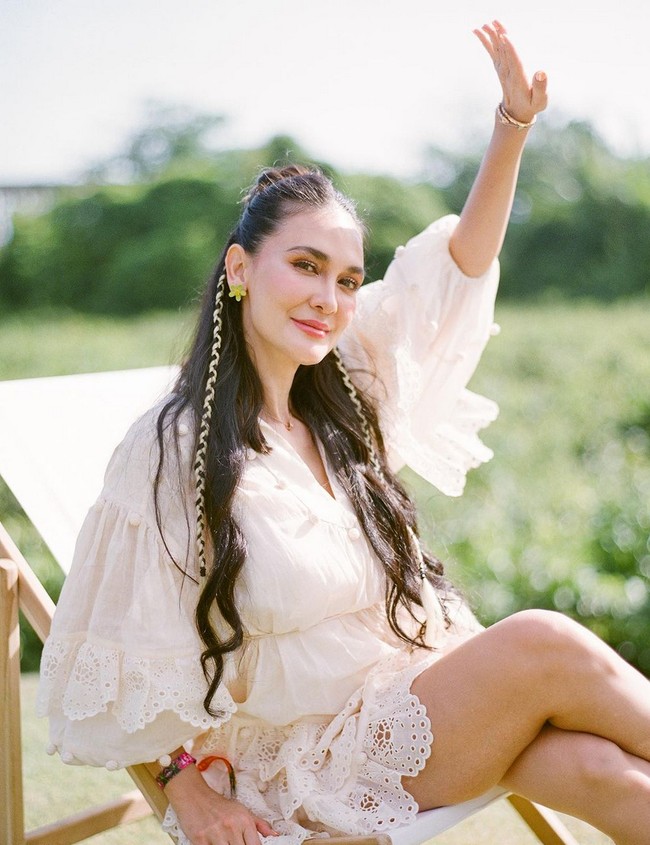 Luna Maya genap berusia 40 tahun pada 25 Agustus 2023. Menandai penambahan umur dan kini memasuki fase kepala empat, model dan aktris ini menggelar pesta meriah. Foto: Instagram/@lunamaya
