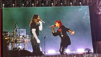Soundrenaline garapan Ravel Entertainment pada 2023 memberikan line up yang tak kalah dari tahun-tahun sebelumnya. Meski tanggal penyelenggaraan Soundrenaline sempat berbarengan dengan festival musik lain, acara ini tetap ramai. Soundrenaline 2023 menghadirkan 30 Seconds to Mars, band rock yang banyak penggemar. Jared Leto berhasil menampilkan aksi yang apik bersama Shannon Leto. Adapun acara ini diselenggarakan di Carnaval Ancol, Jakarta Utara pada 2 dan 3 September 2023. Febryantino/detikHOT