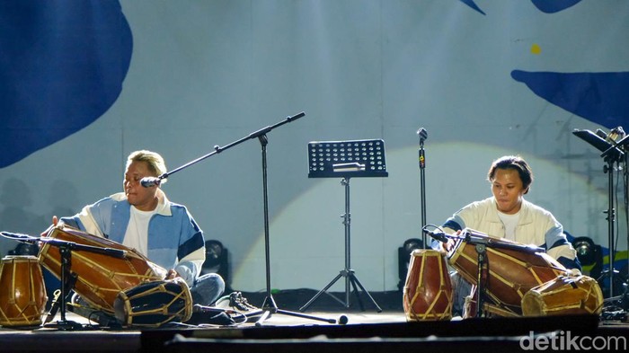 Aksi Kocak Duo Sule-Rizky Febian di Panggung Synchronize Fest Aksi Kocak Duo Sule-Rizky Febian di Panggung Synchronize Fest