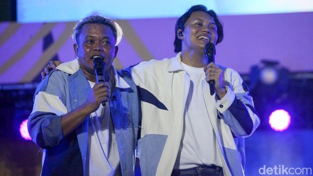 Aksi Kocak Duo Sule-Rizky Febian di Panggung Synchronize Fest