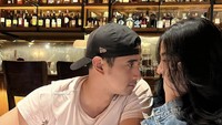 Terlepas dari pekerjaannya sebagai seorang aktor dan kesibukannya di dunia politik, Ali Syakieb masih sering berbagi keseruan saat makan. Foto: Instagram @alisyakieb