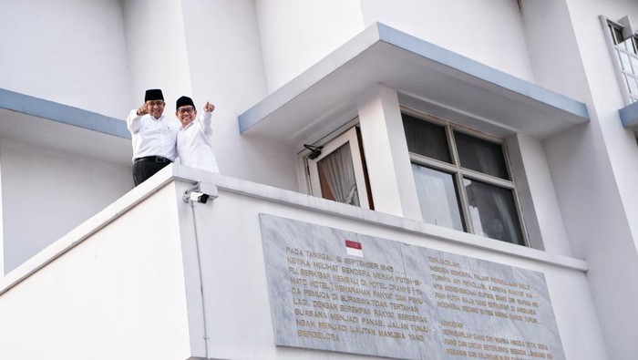Bakal capres dari Partai NasDem Anies Baswedan dan bakal cawapres sekaligus Ketum PKB Muhaimin Iskandar atau Cak Imin resmi melakukan deklarasi. Deklarasi Anies-Cak Imin dilakukan di Hotel Majapahit, Surabaya, Sabtu (2/9/2023).