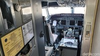 Penampakan kokpit yang pesawat B737-800 NG yang bisa diisi hingga empat orang kru.