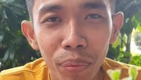 Camilan khas Sunda menjadi kudapan favorit untuk mengganjal perut. Cireng dengan bumbu yang legit ini dinikmati Dede hingga habis. Foto: Instagram/dede_sunandar