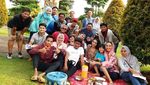 Dede Sunandar Kulineran di Kaki Lima Bareng Ustadz Yusuf Mansur