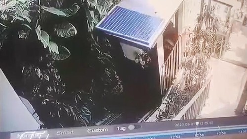Tangkapan layar rekaman CCTV detik-detik tragedi lift jatuh di Ubud. (tangkapan layar)