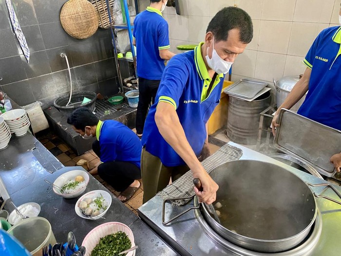 Di Mangga Besar Ada Bakso Matador dan Es Kalamur yang Legendaris