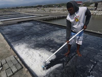 Berkah Petani Garam Dibalik Fenomena El Nino