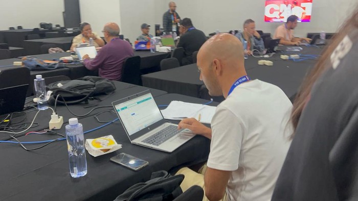 Jurnalis yang sedang bertugas meliput FIBA World Cup 2023.