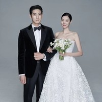 Saat identitasnya terungkap, YG KPlus menyebut bahwa modelnya sudah lama berpacaran diam-diam dengan Yoon Park.   Foto: dok. Instagram @laciel.co.kr