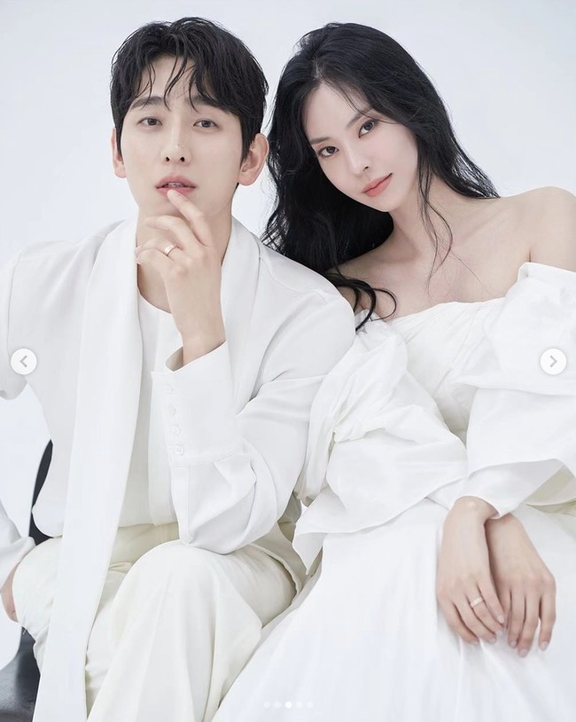 “cantikk bangetttttt istrinya,” “Ya ampun Mas Yoon Park ku. Aku terharu banget. Kamu ganteng sekali mbaknya juga cantik,” “gilak anaknya cakep banget pasti,” komentar sejumlah netizen di jagat Twitter.Foto: dok. Instagram @laciel.co.kr