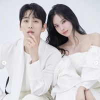 “cantikk bangetttttt istrinya,” “Ya ampun Mas Yoon Park ku. Aku terharu banget. Kamu ganteng sekali mbaknya juga cantik,” “gilak anaknya cakep banget pasti,” komentar sejumlah netizen di jagat Twitter.Foto: dok. Instagram @laciel.co.kr