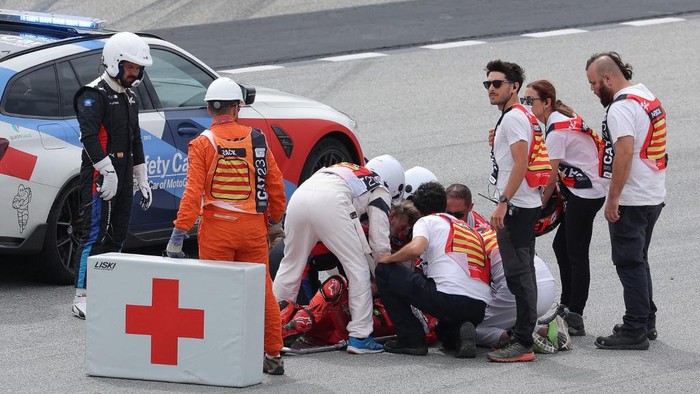 Ducati Italian rider Francesco Bagnaia receives medical assistance after a fall during the MotoGP race of the Moto Grand Prix de Catalunya at the Circuit de Catalunya in Montmelo, on the outskirts of Barcelona, on September 3, 2023. (Photo by LLUIS GENE / AFP)