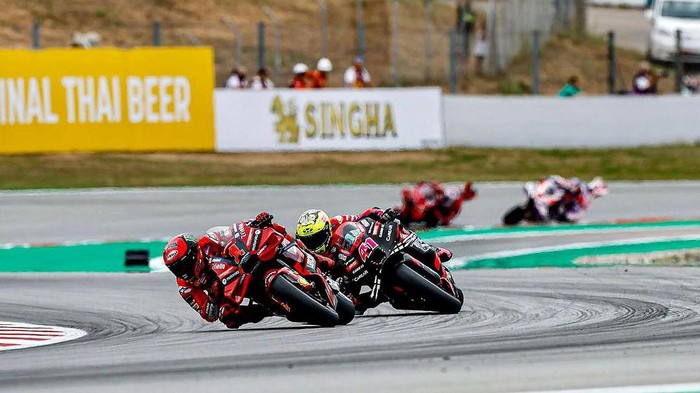 Francesco Bagnaia dan Aleix Espargaro di MotoGP Catalunya 2023