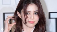 Han So Hee hadir di acara Lady DIOR Celebration Exhibition di Seoul, Korea Selatan. Dia menjadi tamu istimewa di acara itu. (Foto: dok. Instagram @hansohee.news)
